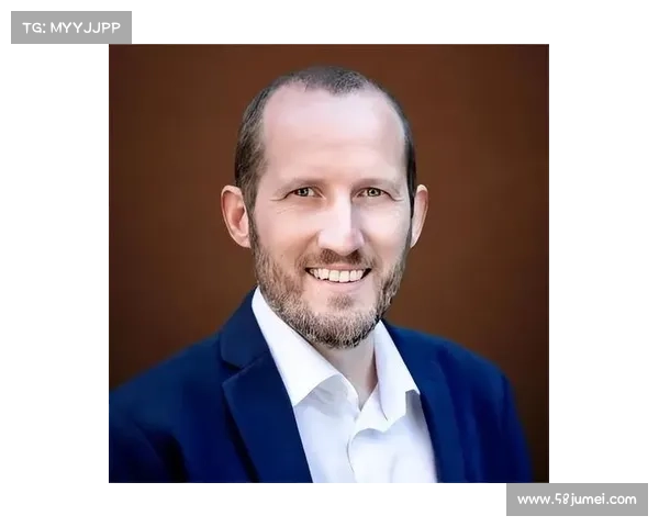 布克职业生涯数据与趋势对比分析揭示其成长轨迹与未来潜力